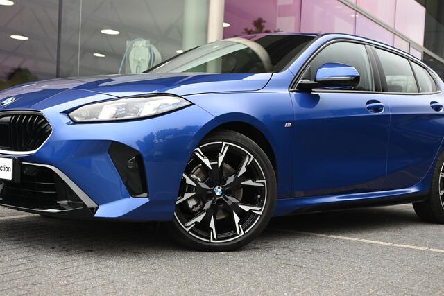 BMW 1-SERIE 120 M Sport Automaat / Sportstoelen / Achteruitrijcamera / M Adaptief onderstel / Adaptieve LED / Stoelverwarming