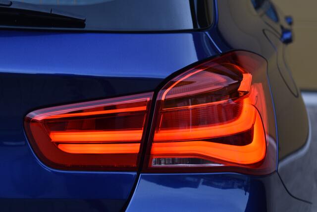 BMW 1-SERIE 120i High Executive * Sportstoelen * LED * Afneembare Trekhaak *