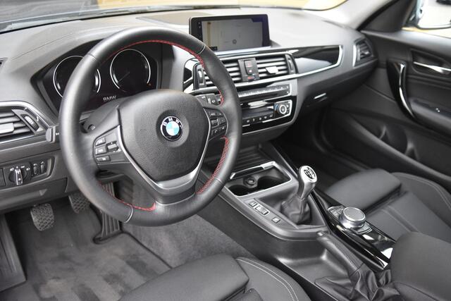 BMW 1-SERIE 120i High Executive * Sportstoelen * LED * Afneembare Trekhaak *