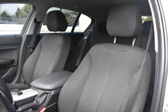 BMW 1-SERIE 118i Executive | Xenon | Navi. Prof | Aut. | NL AUTO | 17 inch
