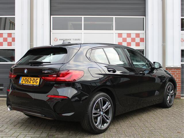 BMW 1-SERIE 118i Automaat 141PK Executive Edition Sport /NAVI/Camera/Lane assist/Sportstoelen/Half leder/17'LM/ACC/LED/Keyless/NAP! 1e eig!