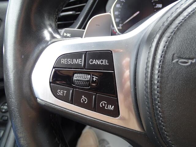 BMW 1-SERIE M135i xDrive High Executive PANORAMADAK|HARMAN/KARDON|DODEHOEK DETECTIE|ACHTERUIT RIJ CAMERA|SPORT STOELEN|KEYLESS ENTRY/GO|NAVIGATIE|LASER KOPLAMPEN | STOEL VERWARMING |