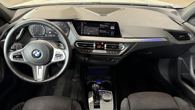 BMW 1-SERIE M135i xDrive High Executive Navi | 19" | Alcantara | Camera | PDC V+A |