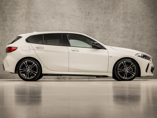 BMW 1-SERIE 118i M Sport Automaat (APPLE CARPLAY, M PAKKET, STUUR/STOELVERWARMING, SFEERVERLICHTING, SPORTSTOELEN, GETINT GLAS, CRUISE, NIEUWE APK, NIEUWSTAAT)