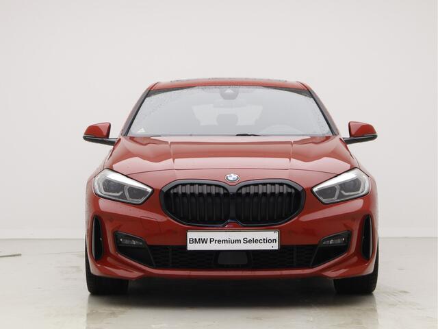 BMW 1-SERIE 118i High Executive M-Sport | Panorama | 19" | Camera | Head-Up | M-Sportstoelen | Leder