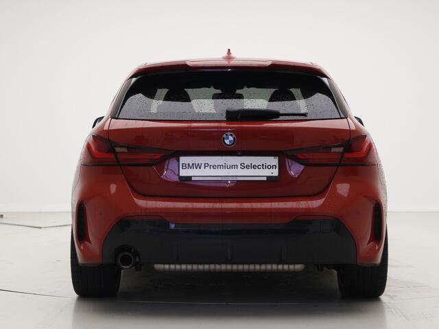 BMW 1-SERIE 118i High Executive M-Sport | Panorama | 19" | Camera | Head-Up | M-Sportstoelen | Leder