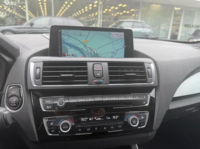 BMW 1-SERIE 118i M Sport / Leder / Navigatie / Parkeerhulp achter / 18'' / Stoelverwarming / Cruise Control
