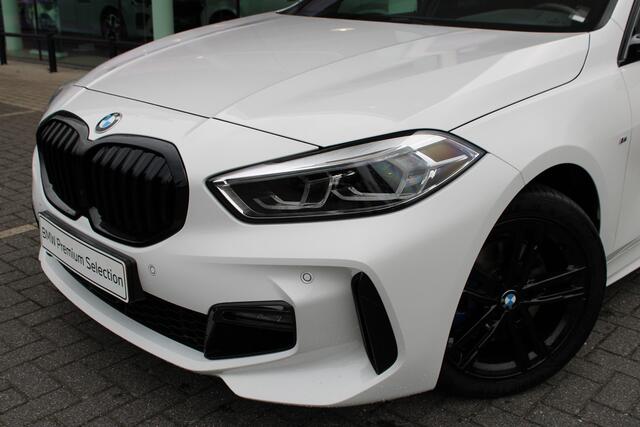 BMW 1-SERIE 118i M Sport Automaat / Sportstoelen / LED / M Sportonderstel / Live Cockpit Professional / Cruise Control / PDC