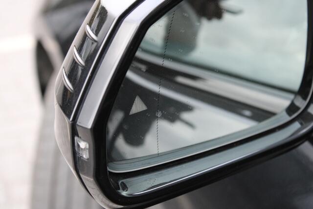 BMW 1-SERIE 120 M Sport Automaat / Sportstoelen / M Adaptief onderstel / Comfort Access / Adaptieve LED / Parking Assistant Plus / Head-Up / Harman-Kardon