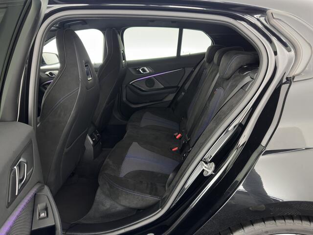 BMW 1-SERIE M135i xDrive High Executive Aut. *HEAD-UP | FULL-LED | HEATED-SPORTSEATS | SHIFT-PADDLES | DIGI-COCKPIT | NAVI-FULLMAP | DAB+ | PRIVACY-GLASS | AMBIENT-LIGHT | 19''ALU*