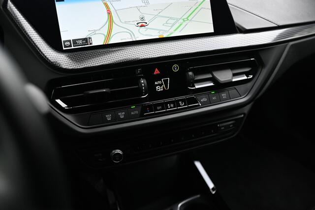 BMW 1-SERIE 118i Sport Line Automaat / Trekhaak / Sportstoelen / LED / Live Cockpit Professional / Cruise Control / PDC