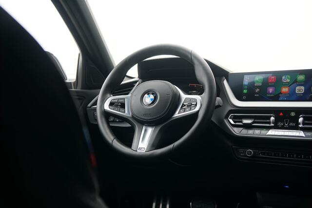 BMW 1-SERIE 118i M-Sport Plus + KUIPSTOELEN / CAMERA / SFEERVERLICHTING