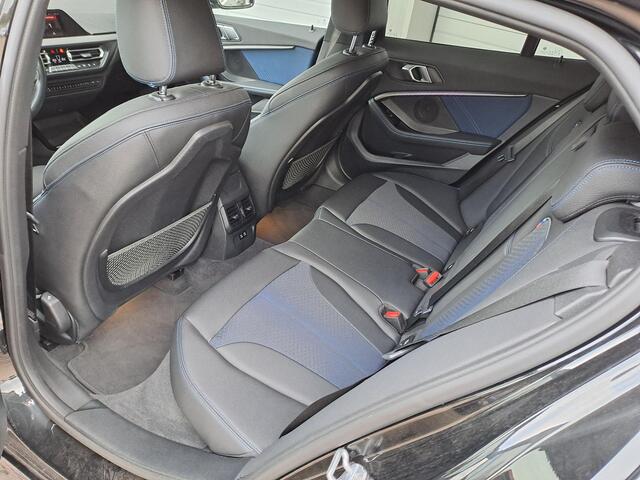 BMW 1-SERIE 118i High Executive, M-sport, LED, Navigatie, Cruise Control, Stoelverwarming,