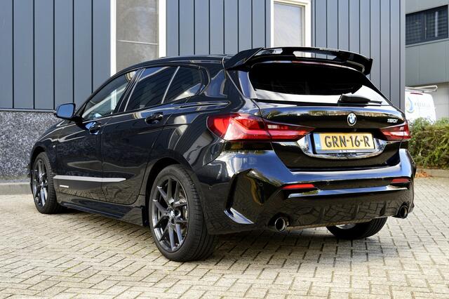 BMW 1-SERIE 120i M-Performance Rijklaarprijs-Garantie Panorama dak Schaalstoelen Live cockpit pro Apple carplay