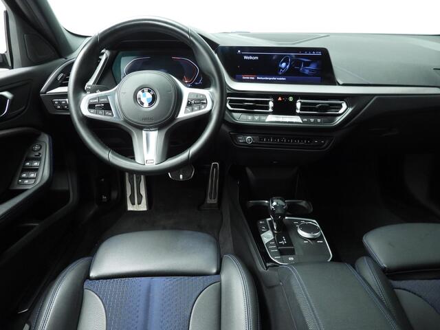 BMW 1-SERIE 5-deurs 118i | M-Sportpakket | LED | Navigatie | Sportstoelen | Shadow line | DAB | Hifi speakers | Alu 17 inch