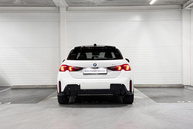 BMW 1-SERIE 120 | M-Sport Pro | Innovation Pack | Driving Assistant | Harman/Kardon | Panoramadak | Comfort Access