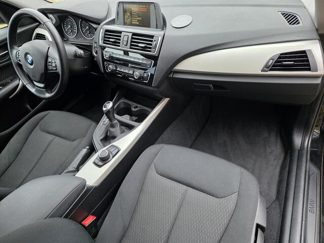 BMW 1-SERIE 136PK/Apple Carplay/Cruise Control/Stoelverw./18'' LMV/Bluetooth/Multifunctioneelstuurwiel/Isofix/(MET GARANTIE*)