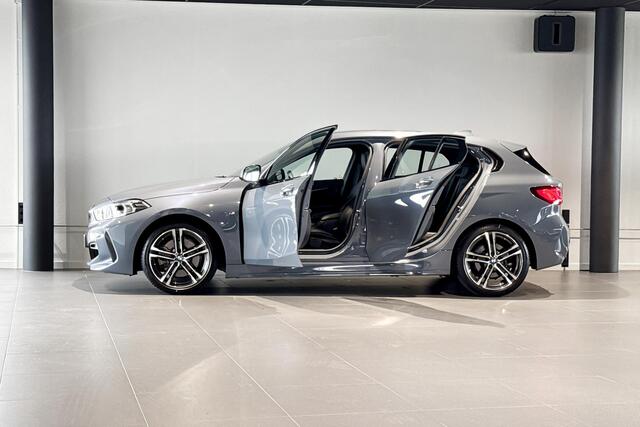 BMW 1-SERIE 120i | M Sport | Glazen Panoramadak | Stoelverwarming |