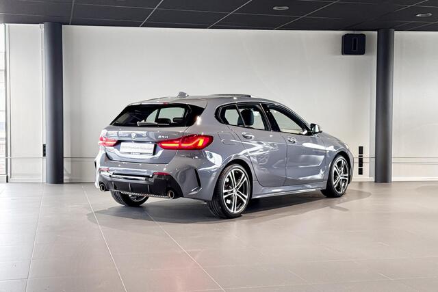 BMW 1-SERIE 120i | M Sport | Glazen Panoramadak | Stoelverwarming |