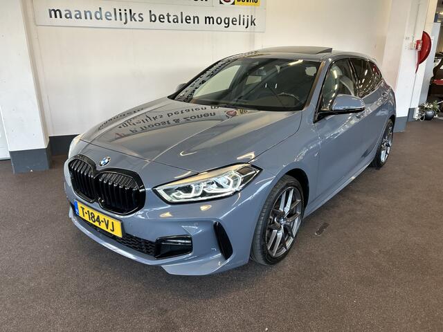 BMW 1-SERIE 118i M Sport | Panoramadak | Dealer onderhouden | Nederlands geleverd | Achteruitrijcamera | Digital dashboard | Cruise control | Climate control | Elek. inklapbare spiegels | Adaptief onderstel