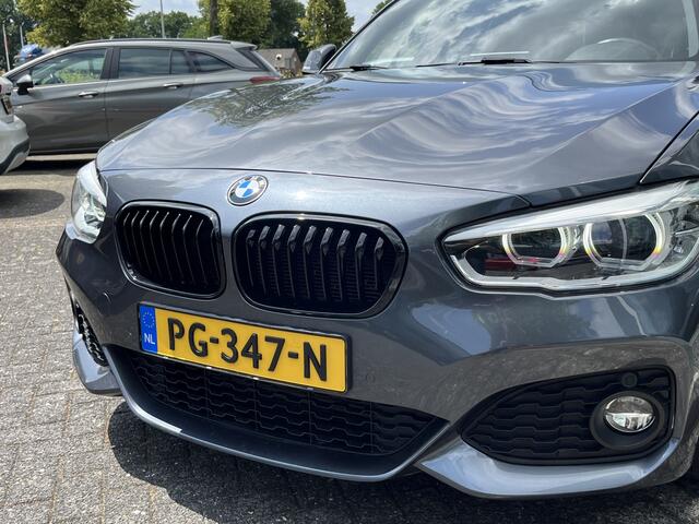 BMW 1-SERIE 118i Corporate Lease High Executive M Sport Automaat | M-Sport | Origineel Carplay | Vol leder Sportstoelen | M-Stuur | Draadloos laden | Stoelverwarming | etc. etc.
