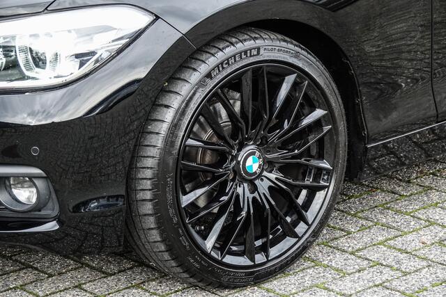 BMW 1-SERIE 118i 136Pk Aut. | High Executive | LED | PDC | Leder | 18''