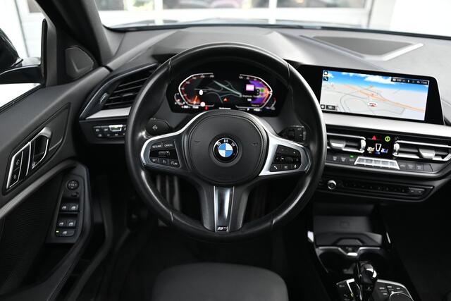 BMW 1-SERIE 118i Executive M Sport Automaat / Adaptieve LED / M Sportonderstel / Live Cockpit Professional / Cruise Control