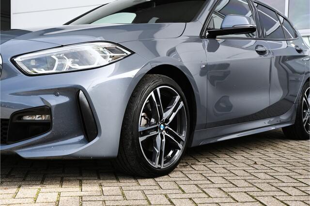BMW 1-SERIE 118i Executive M Sport Automaat / Adaptieve LED / M Sportonderstel / Live Cockpit Professional / Cruise Control