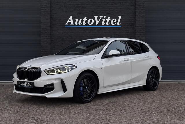 BMW 1-SERIE 118i M-sport | Panodak | M-Kuipstoelen | M-performance Wheels | Stoel+Stuurverwarming | Comfort Access | Trekhaak