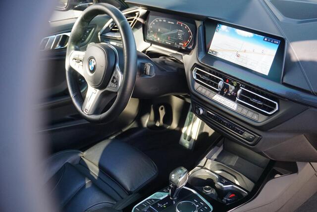 BMW 1-SERIE M135i xDrive High Executive | ACC | PANO | H&K | elct. stoelen