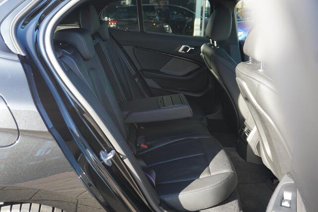 BMW 1-SERIE M135i xDrive High Executive | ACC | PANO | H&K | elct. stoelen