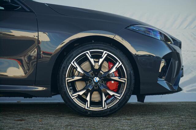 BMW 1-SERIE 120 M Sportpakket Pro 19'' / Harman Kardon / Elektrisch verstelbare stoelen / Panoramadak