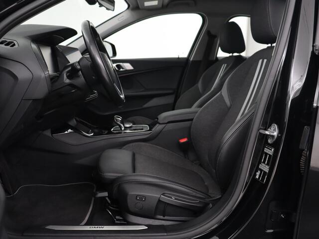 BMW 1-SERIE 118i Executive | Sport Line | Carplay | Sportstoelen | Full LED | Live Cockpit | Navigatie | Climate control | Parkeerhulp | Cruise control