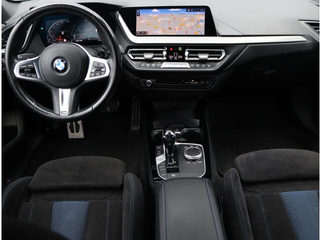 BMW 1-SERIE 120i Executive M-sport | Parkeercamera | Keyless | Schaalstoelen