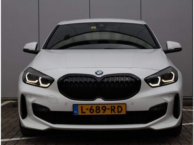 BMW 1-SERIE 120i Executive M-sport | Parkeercamera | Keyless | Schaalstoelen