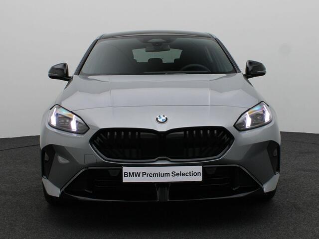BMW 1-SERIE 120 M Sportpakket Pro | Premium Pack | Comfort Access | Driving Assistant | Parking Assistant | Harman Kardon | 19''