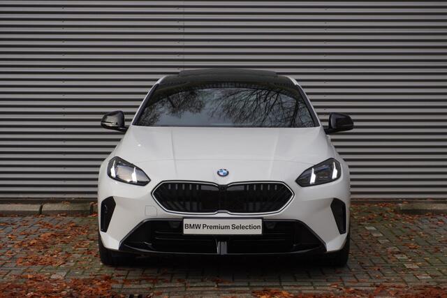 BMW 1-SERIE 120 High Executive | M Sportpakket Pro | Panoramadak | Innovation Pack | Iconic Glow
