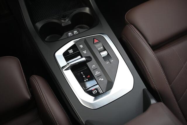 BMW 1-SERIE 120 M Sport Automaat / Sportstoelen / Achteruitrijcamera / M Adaptief onderstel / Stoelverwarming / 19" LMV