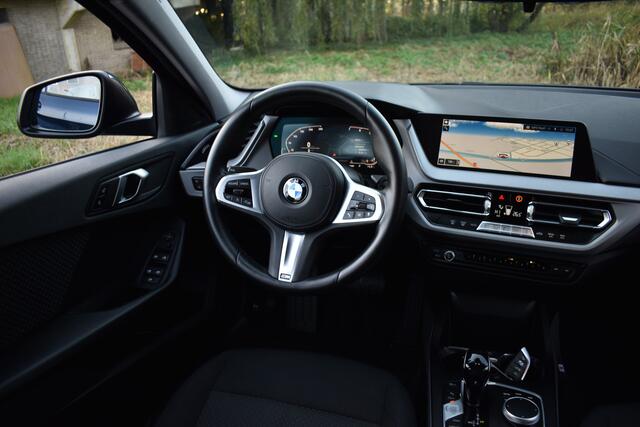 BMW 1-SERIE 118IA 140PK AUT. EXECUTIVE EDITION HEAD-UP/NAVI/CAMERA