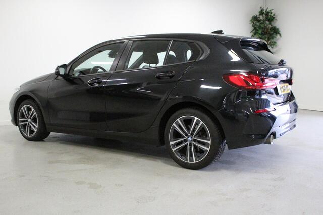 BMW 1-SERIE 118i Executive Edition | 17'LMV | LED | DAB-RADIO | CLIMA | PDC-V/A | NAVIGATIE | CARPLAY | KEYLESS |
