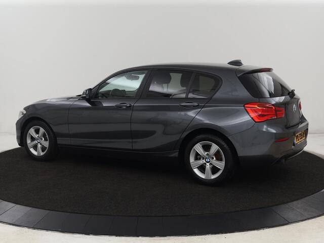 BMW 1-SERIE 118i Sport Line | Adaptive cruise | Sportstoelen | Camera | Navigatie | Full LED | Park Assist | Climate control | Bluetooth