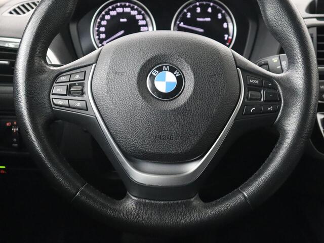 BMW 1-SERIE 118i Sport Line | Adaptive cruise | Sportstoelen | Camera | Navigatie | Full LED | Park Assist | Climate control | Bluetooth