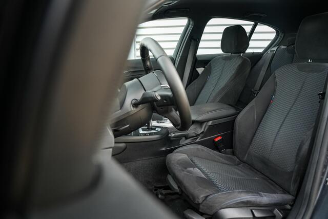 BMW 1-SERIE 125i Edition M Sport Shadow High Executive