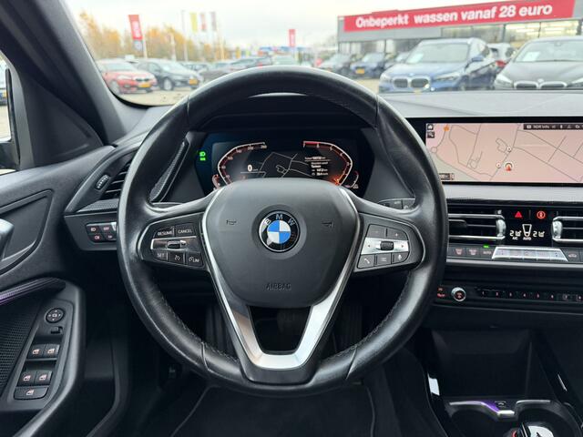 BMW 1-SERIE 118i Sport Line Achteruitrijcamera Trekhaak LED Sportstoelen Carplay BTW auto