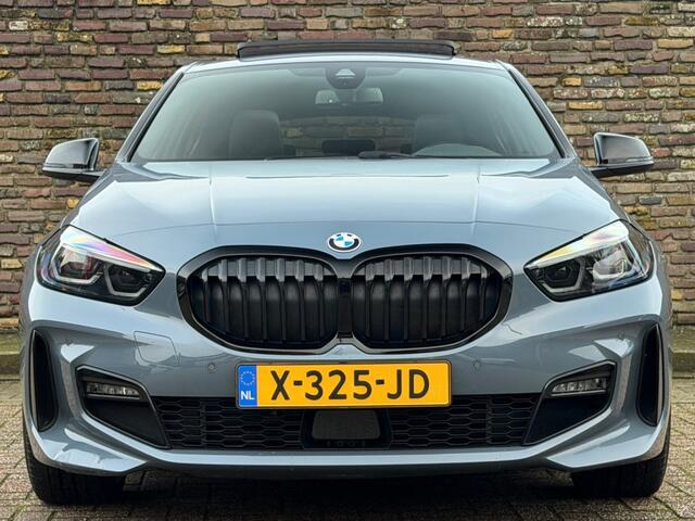 BMW 1-SERIE 118I M-Sport Automaat Panodak Stuurverwarming Navi LED