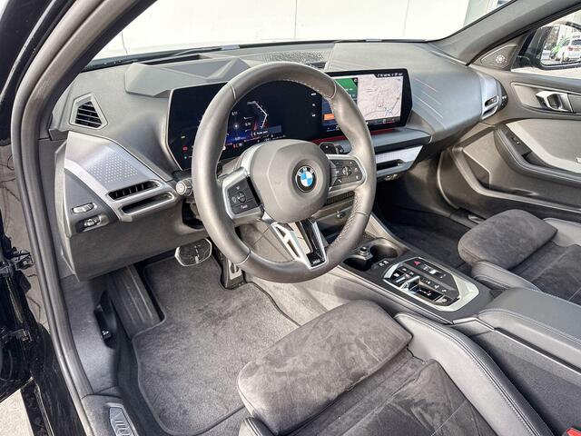 BMW 1-SERIE 120 M Sport Head Up Display / Driving Assistant / Schuifdak / 19" / M Sport Pro / Harman Kardon Audio / Adaptieve LED / Selections