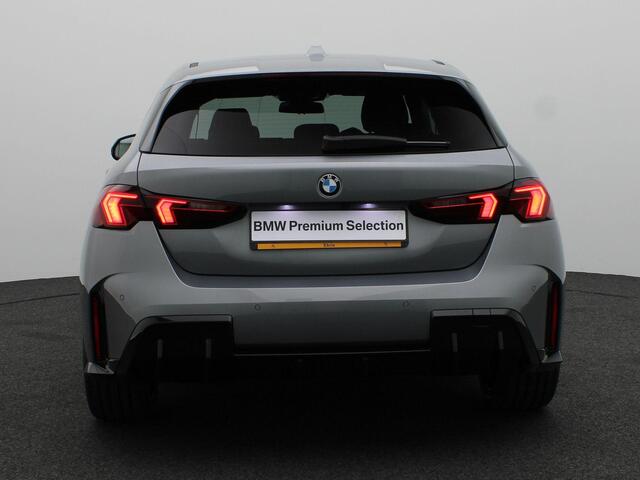 BMW 1-SERIE 120 M Sportpakket Pro | Premium Pack | M Adaptief Onderstel | Parking Assistant | 18''