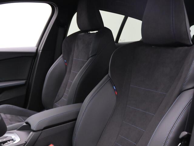 BMW 1-SERIE 120 M Sportpakket Pro | Premium Pack | M Adaptief Onderstel | Parking Assistant | 18''