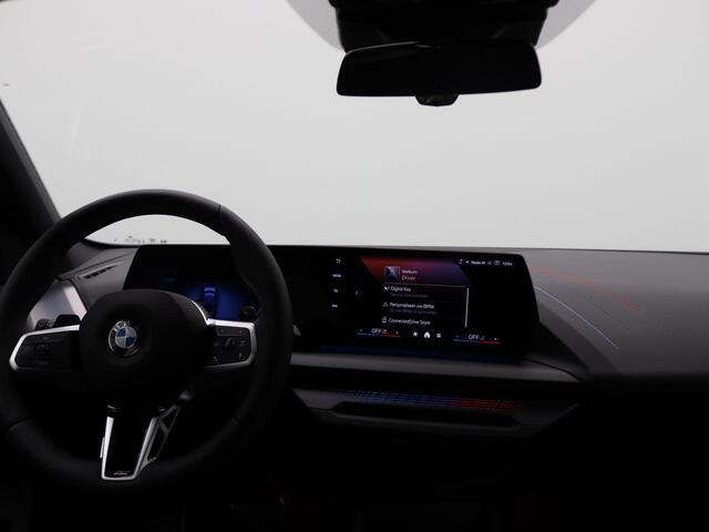 BMW 1-SERIE 120 M Sportpakket Pro | Premium Pack | Stuurwielrand Verwarmd | Achteruitrijcamera | Driving Assistant | 18''