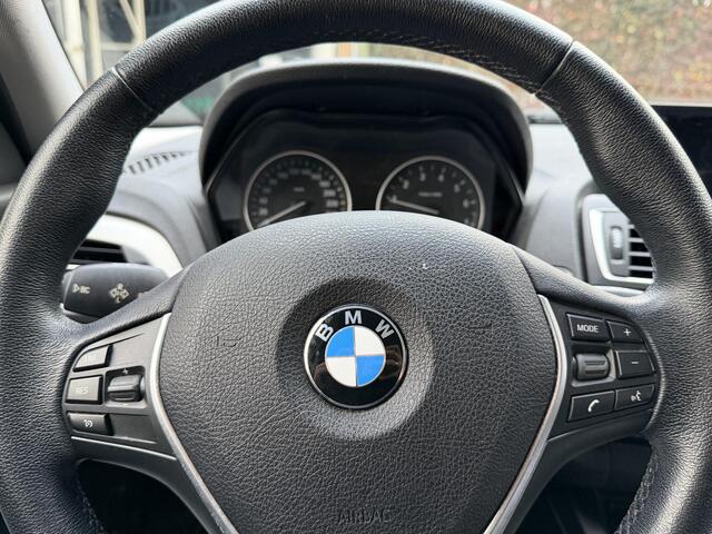BMW 1-SERIE 118i Centennial Executive | Navigatie | Parkeersensoren Achter | Cruise Controle |